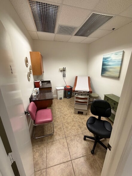More Photos Of 681 Goodlette Rd N, Naples Medical For Sale