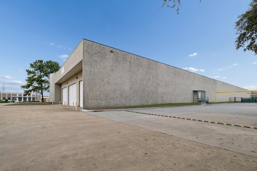 More Photos Of 8100 Kempwood Dr, Houston Manufacturing For Lease