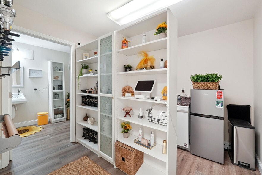 More Photos Of 1137 Alpharetta St, Roswell Office Residential For Lease