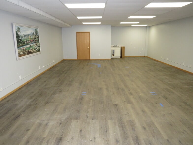 More Photos Of 113-137 W Wapella St, Minooka General Retail For Lease
