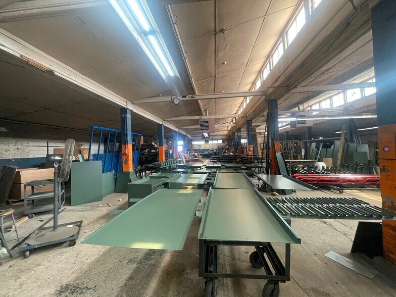 More Photos Of 5504 N Northwest Hwy, Chicago Manufacturing For Sale