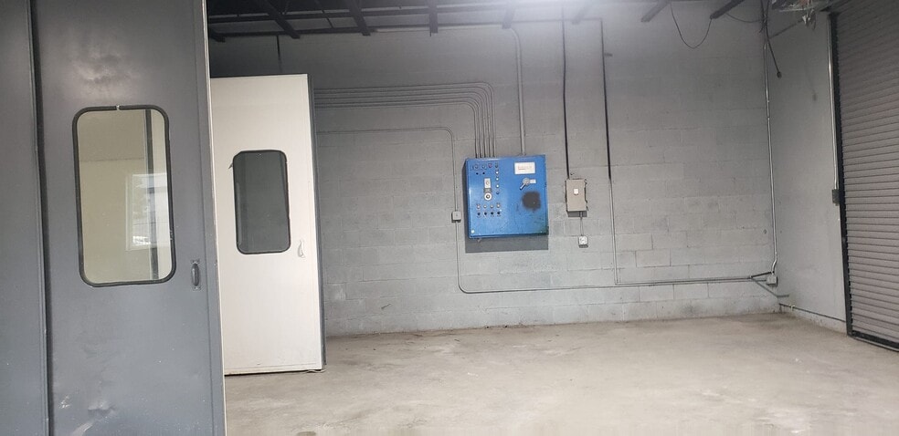 More Photos Of 17721 Sherman Way, Reseda Auto Repair For Sale