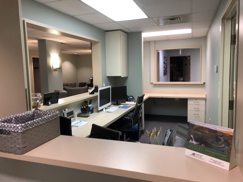 More Photos Of 305 Vine St, New Lenox Medical For Lease