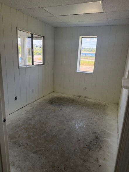 More Photos Of 3335 35th Ave N, Birmingham Manufacturing For Lease