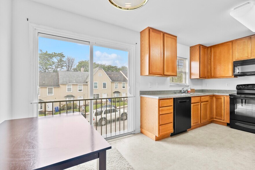 More Photos Of 437-445 Kenneth Sq, Baltimore Multifamily For Sale