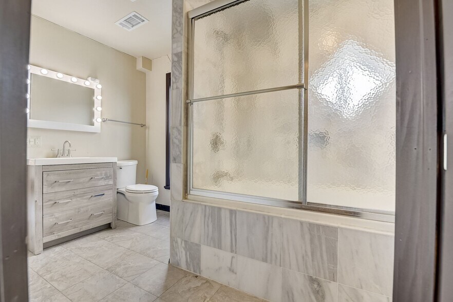 More Photos Of 212 W Gorham St, Madison Storefront Retail Residential For Sale