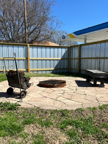 More Photos Of 189 E Greenville St, Alba Convenience Store For Sale