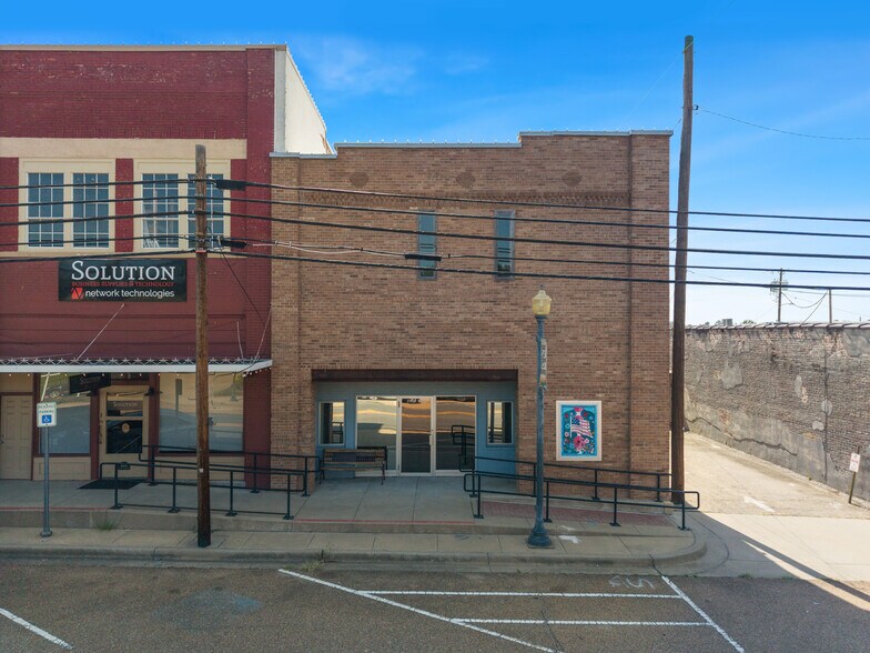 Primary Photo Of 314 N Main St, Winnsboro General Retail For Sale
