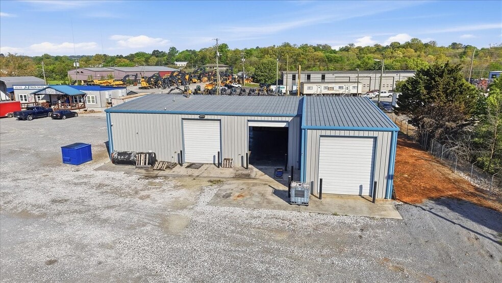 More Photos Of 2816 John Deere Dr, Knoxville Warehouse For Sale