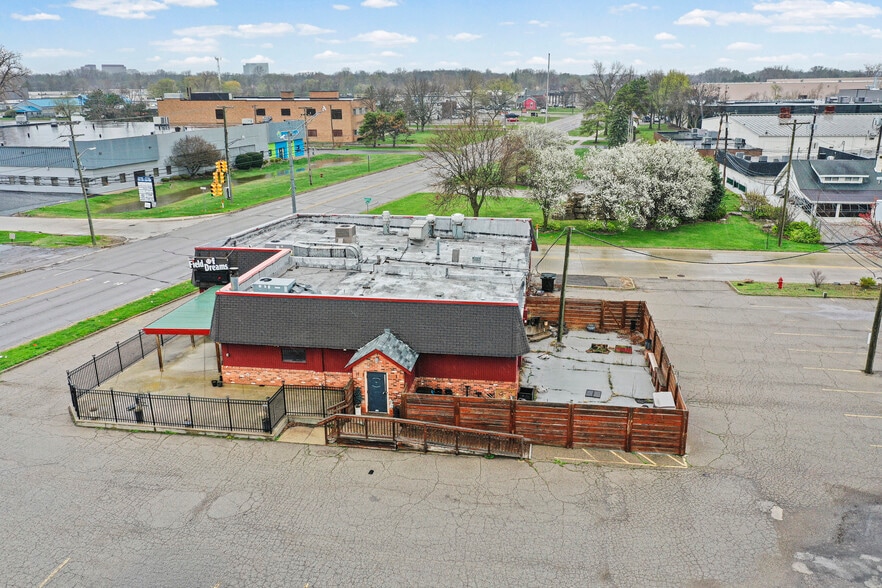 More Photos Of 1090 Rochester Rd, Troy Restaurant For Sale