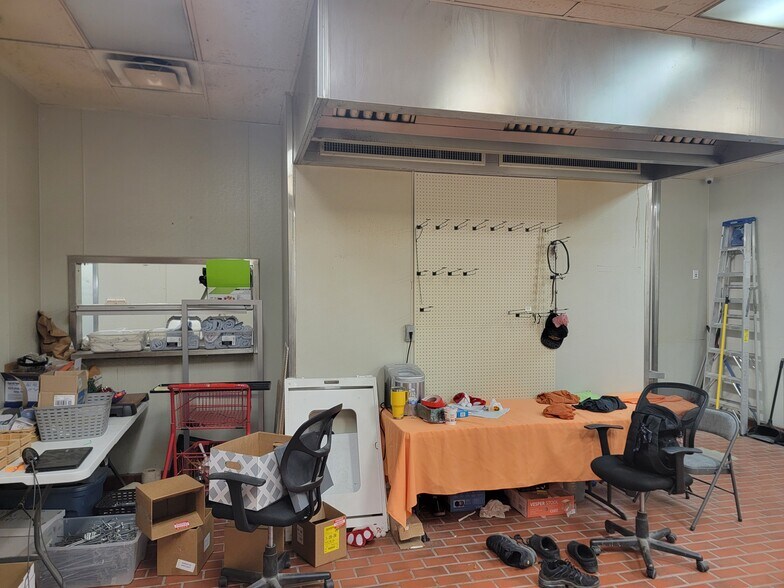 More Photos Of 856 S Alma School Rd, Mesa Freestanding For Sale