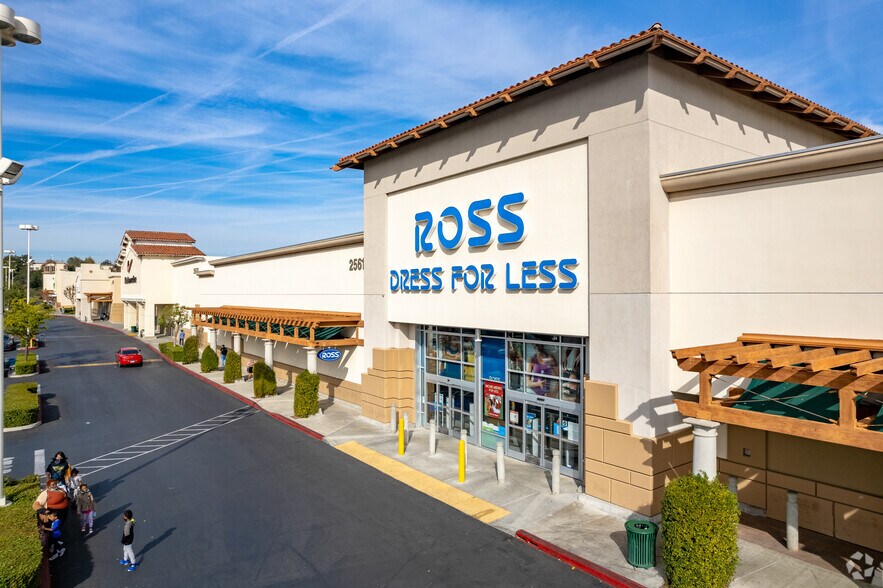 More Photos Of 25450 The Old Rd, Valencia Unknown For Lease