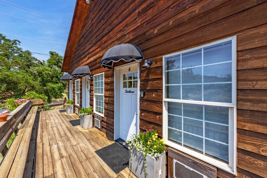 More Photos Of 210 Hartman Ave, Maupin Hotel For Sale