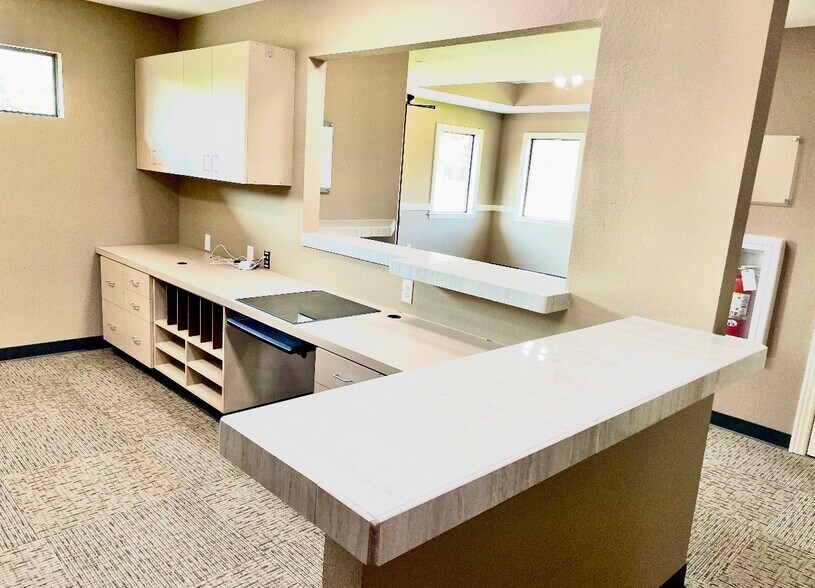 More Photos Of 1000 S West End St, Springdale Office For Lease