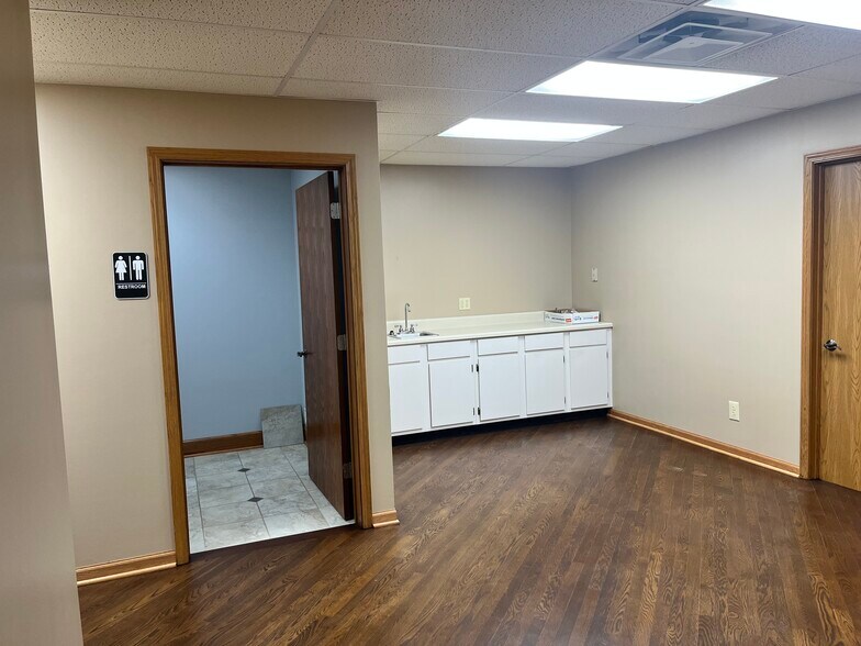 More Photos Of 6215 Discount Dr, Fort Wayne Warehouse For Lease