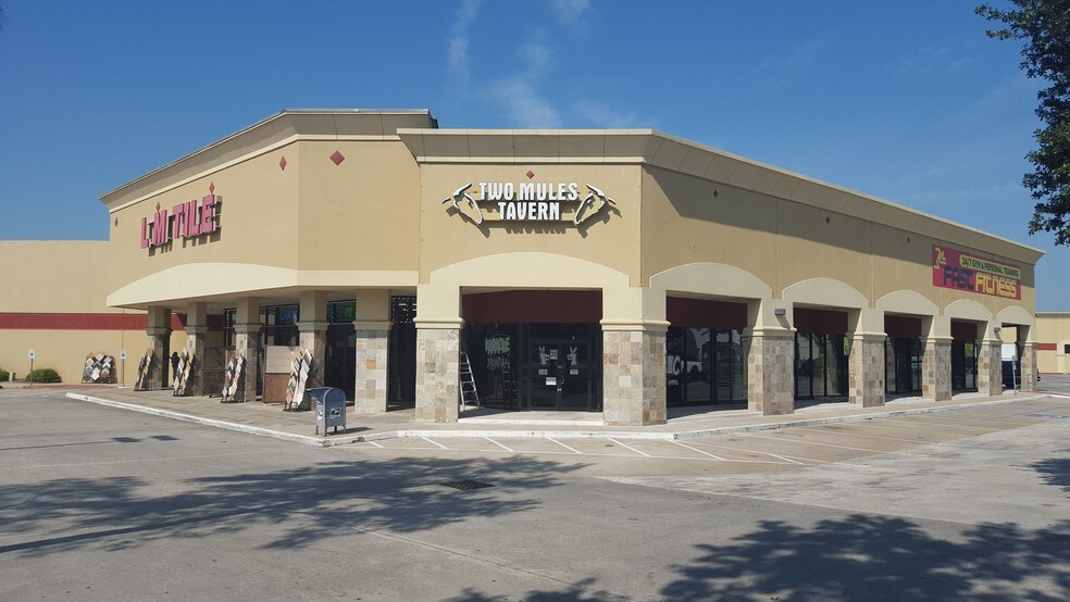 More Photos Of 100-200 Cypresswood Dr, Spring Freestanding For Lease