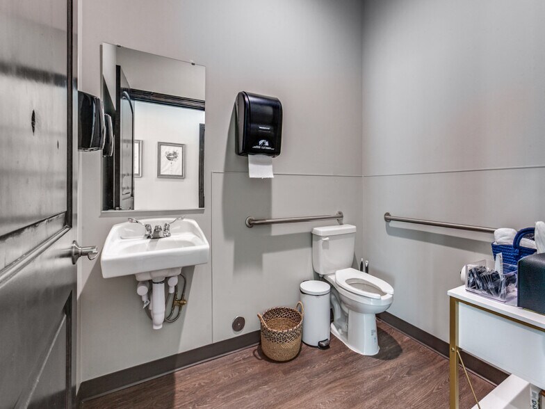 More Photos Of 540 W Frontier Pky, Prosper Healthcare For Lease