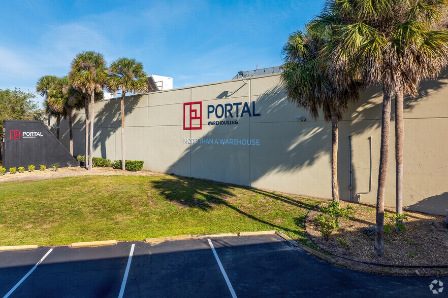 More Photos Of 4121 34th St, Orlando Warehouse For Lease