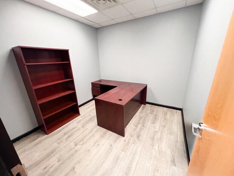 More Photos Of 3201 W Murphy St, Odessa Warehouse For Sale