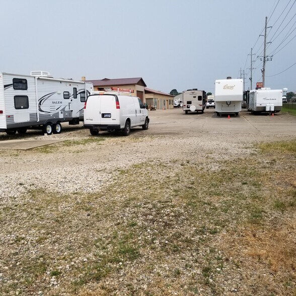 More Photos Of 80 S Us-31, Whiteland Service For Lease