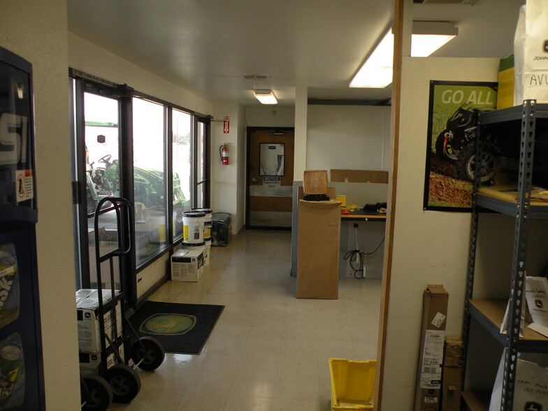 More Photos Of 45223 23rd St W, Lancaster Auto Dealership For Sale