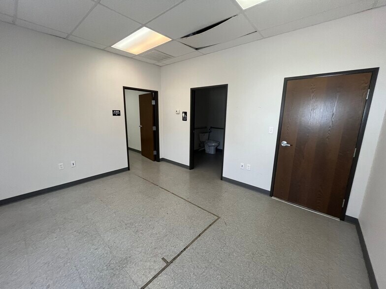 More Photos Of 7428 Melrose Ln, Oklahoma City Warehouse For Lease