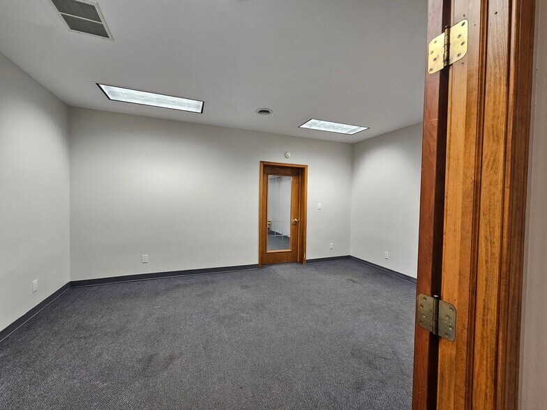 More Photos Of 3949 N River Rd, Freeland Office For Sale