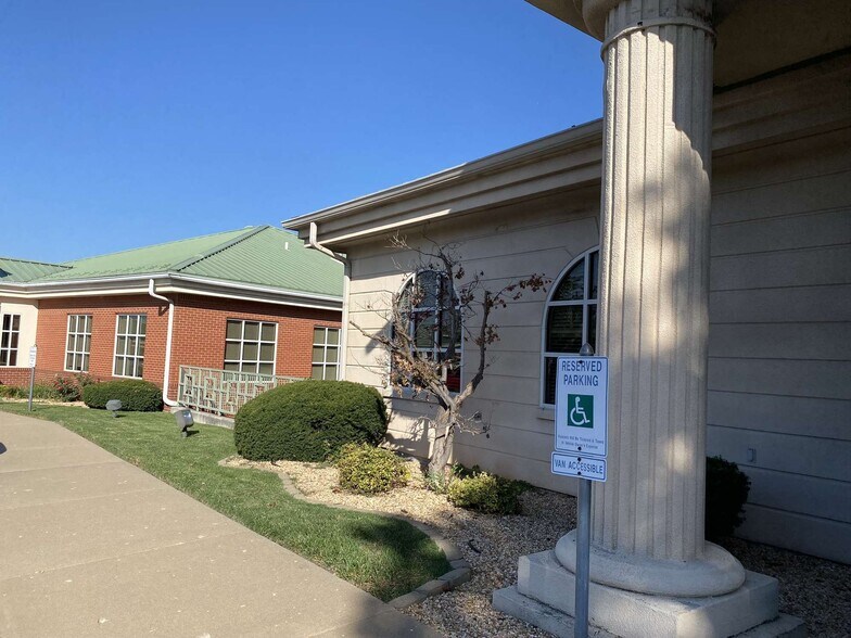More Photos Of 909 E Republic Rd, Springfield Office For Lease