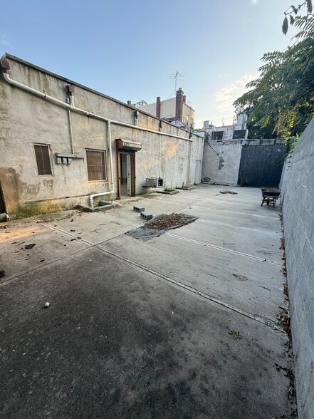 More Photos Of 201-205 Broad St, Staten Island Storefront For Lease