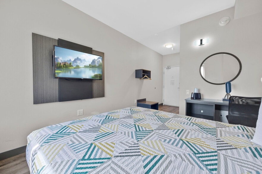More Photos Of 2659 East Highland Avenue, Highland Hotel For Sale