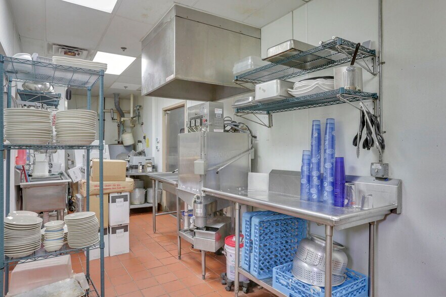 More Photos Of 1122 Hebron Rd, Heath Restaurant For Sale