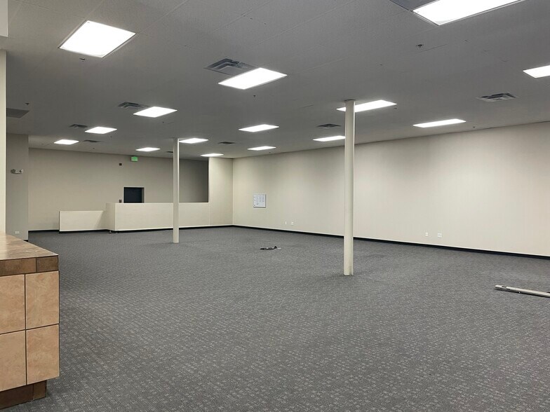 More Photos Of 133 S 27th Ave, Brighton Showroom For Lease