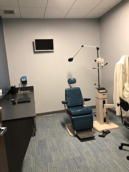 More Photos Of 180 Daggett Dr, West Springfield Medical For Lease