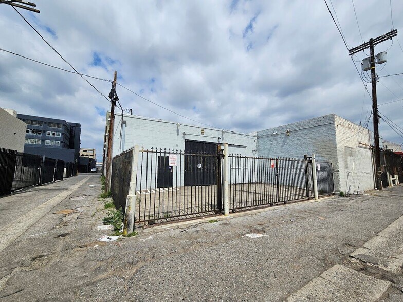 Primary Photo Of 920 E Pico Blvd, Los Angeles Warehouse For Lease