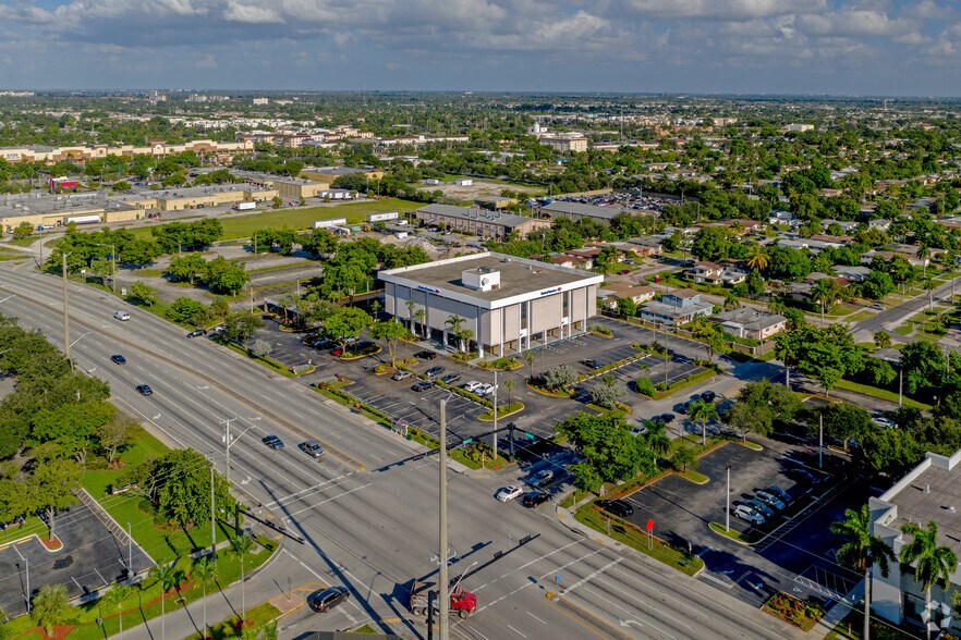More Photos Of 3661 W Oakland Park Blvd, Lauderdale Lakes Office For Sale