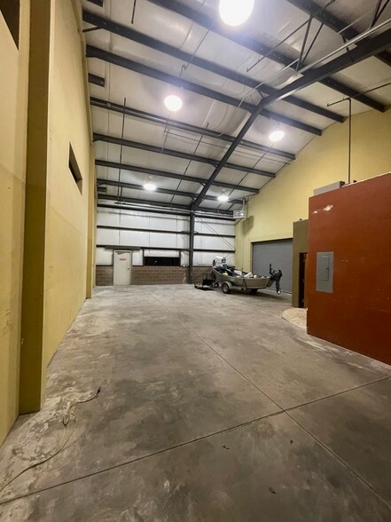 More Photos Of 20700 Carmen Loop, Bend Manufacturing For Lease