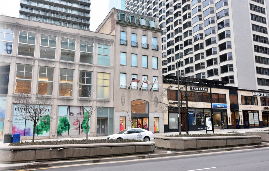 Primary Photo Of 545 N Michigan Ave, Chicago Storefront Retail Office For Lease