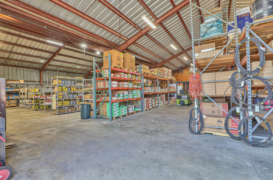 More Photos Of 50 Chamberlain St, Salinas Warehouse For Sale