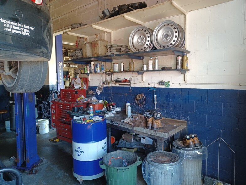 More Photos Of 1380 Wellington St W, Ottawa Auto Repair For Sale