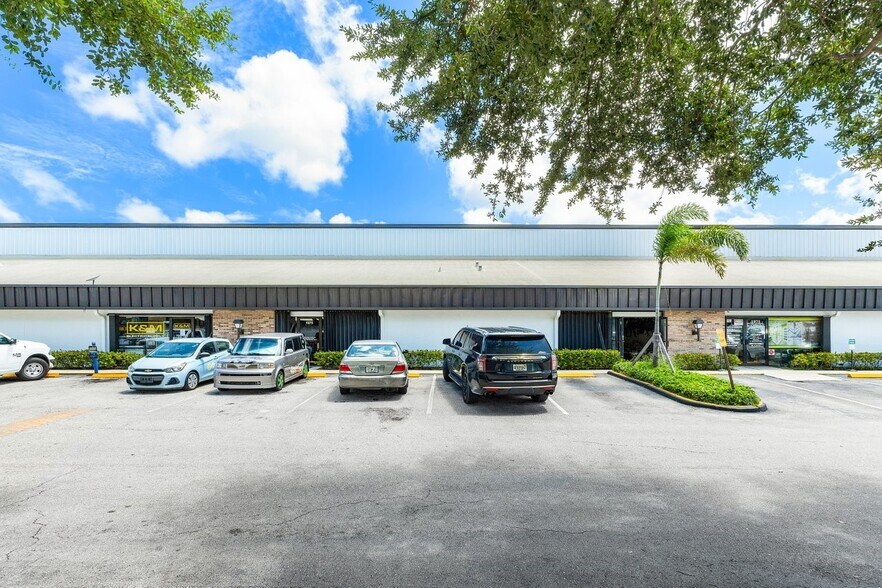 More Photos Of 1973-1981 10th Ave N, Lake Worth Beach, Lake Worth Beach Distribution For Lease