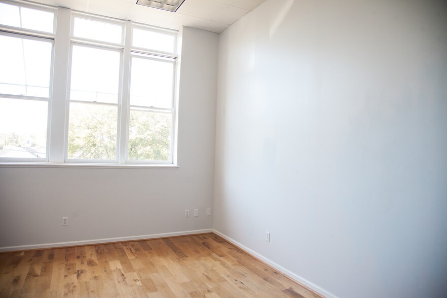 More Photos Of 100 S Mulberry St, Dickson Coworking Space