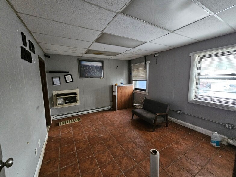 More Photos Of 252-254 Green St, South Hackensack Warehouse For Sale