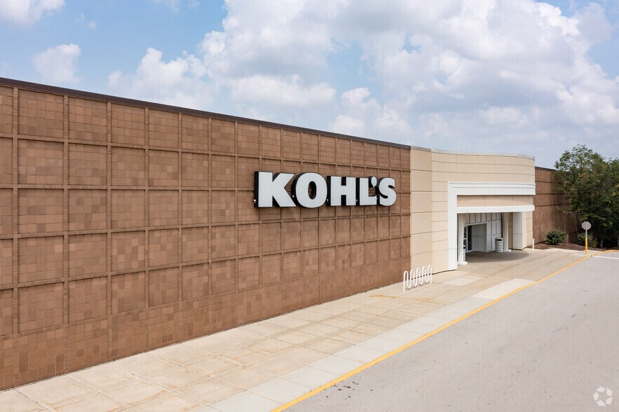 More Photos Of 2920-2970 Finley Rd, Downers Grove Unknown For Lease