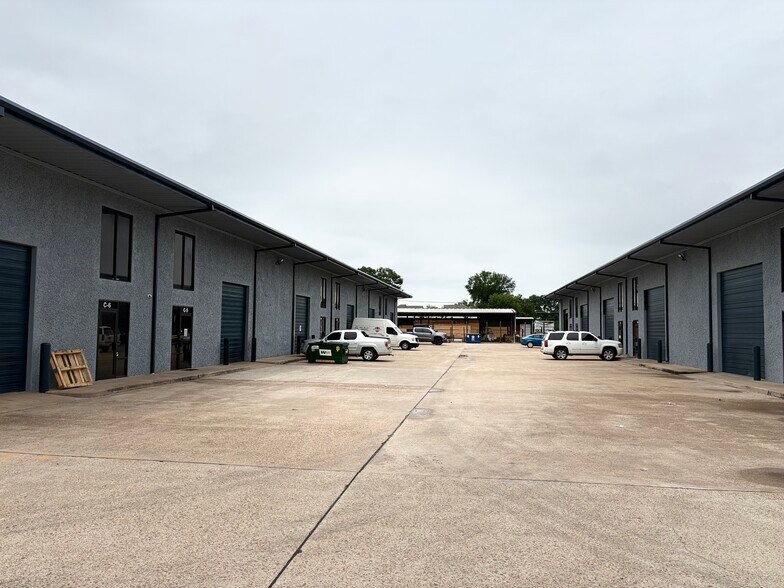 More Photos Of 5708 N Shepherd Dr, Houston Unknown For Lease