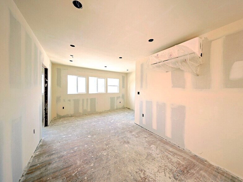 More Photos Of 14426 Friar St, Van Nuys Storefront For Sale