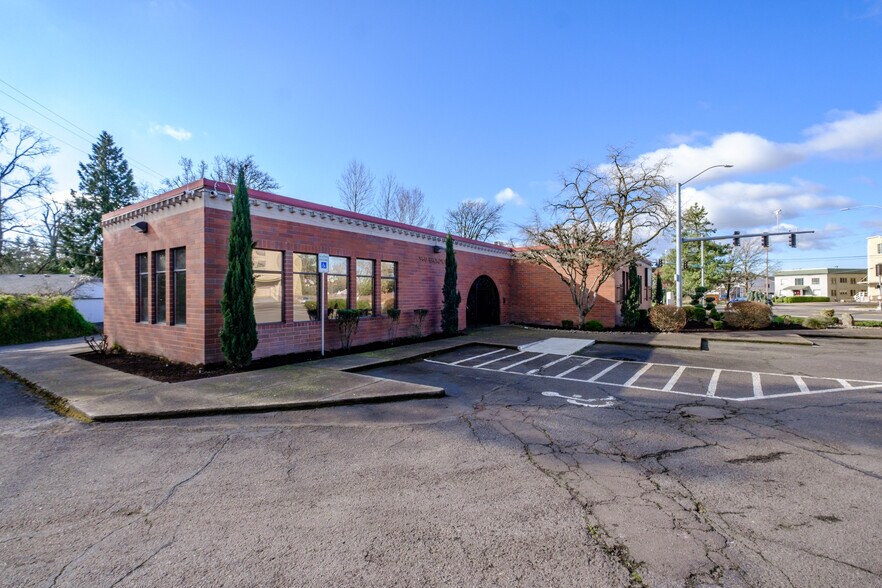More Photos Of 960 Broadway St NE, Salem Office For Lease