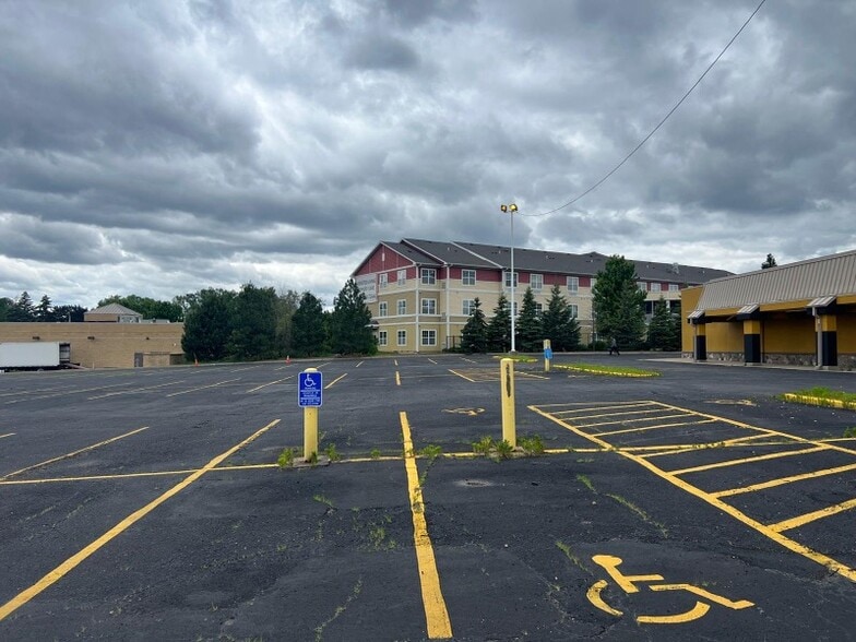 More Photos Of 2201-2261 37th Ave NE, Columbia Heights Unknown For Lease