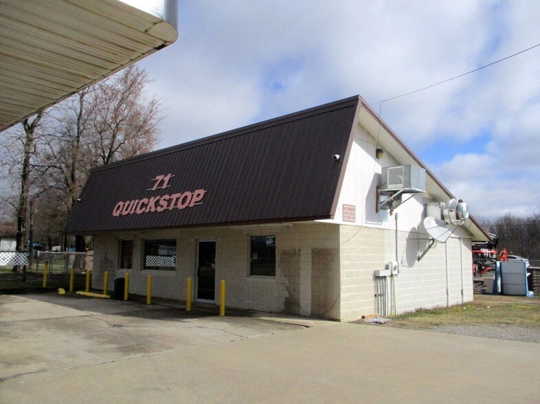 More Photos Of 681 N Main St, Waldron Service Station For Sale