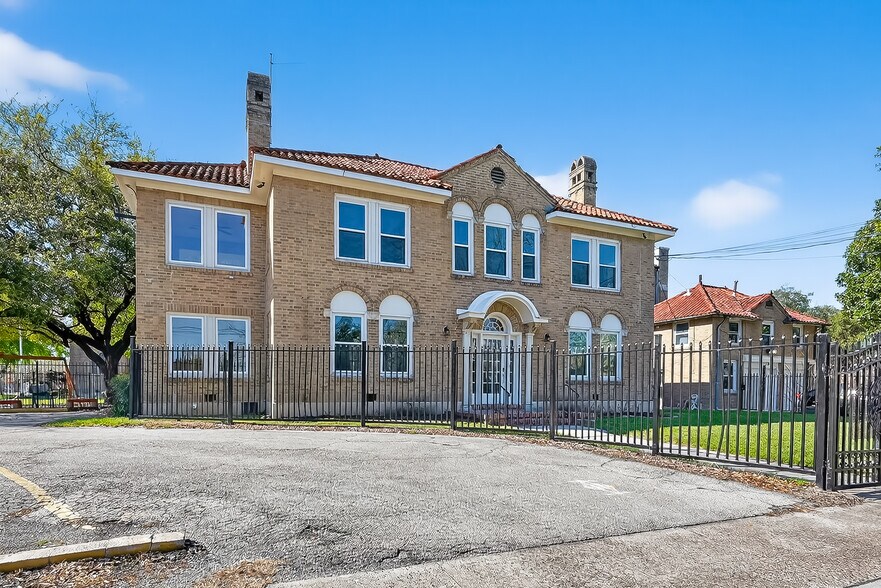 More Photos Of 3410 Austin St, Houston Office Residential For Lease