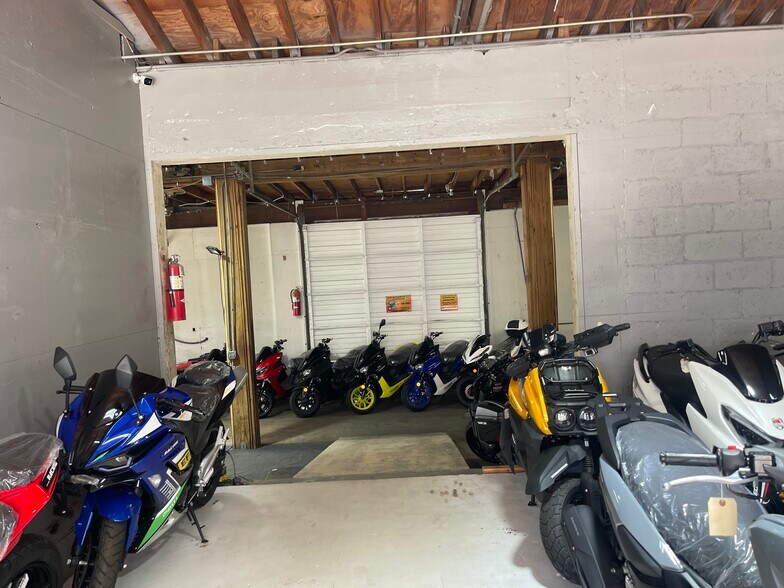 More Photos Of 1110 2nd Ave S, Lake Worth Warehouse For Lease